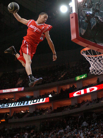 罗马诺：斯洛特在队内的权威不降反升，他需要萨拉赫主动道歉（罗马诺：斯洛特在队内威信不减反增，盼萨拉赫主动致歉）