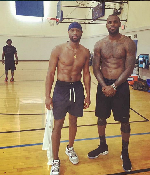 铭记，利物浦在新赛季的名单里仍然保留了若塔（别忘了：利物浦新赛季名单仍有若塔在列）