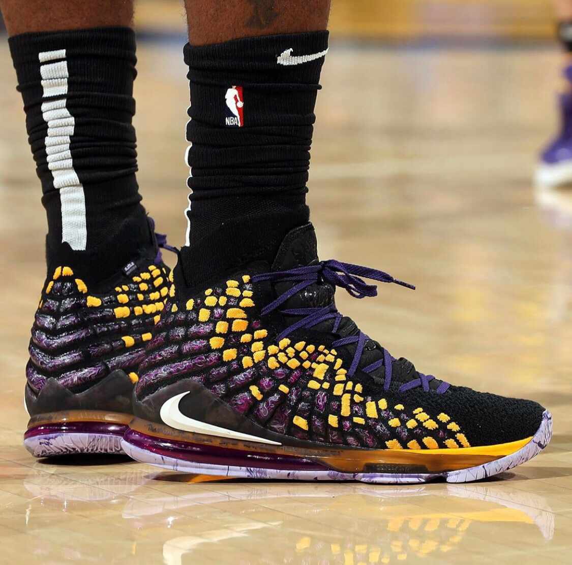 欧冠积分榜分析：各队晋级形势紧张,（欧冠积分形势解读：各队出线压力陡增）