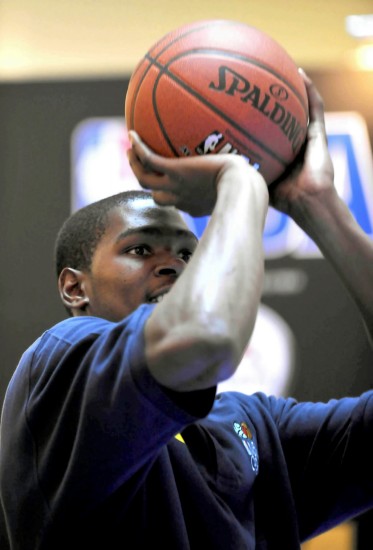 图片报：多特高层现在目标是联赛亚军、欧冠联赛阶段前八晋级（图片报：多特高层将目标锁定为联赛第二与欧冠八强）