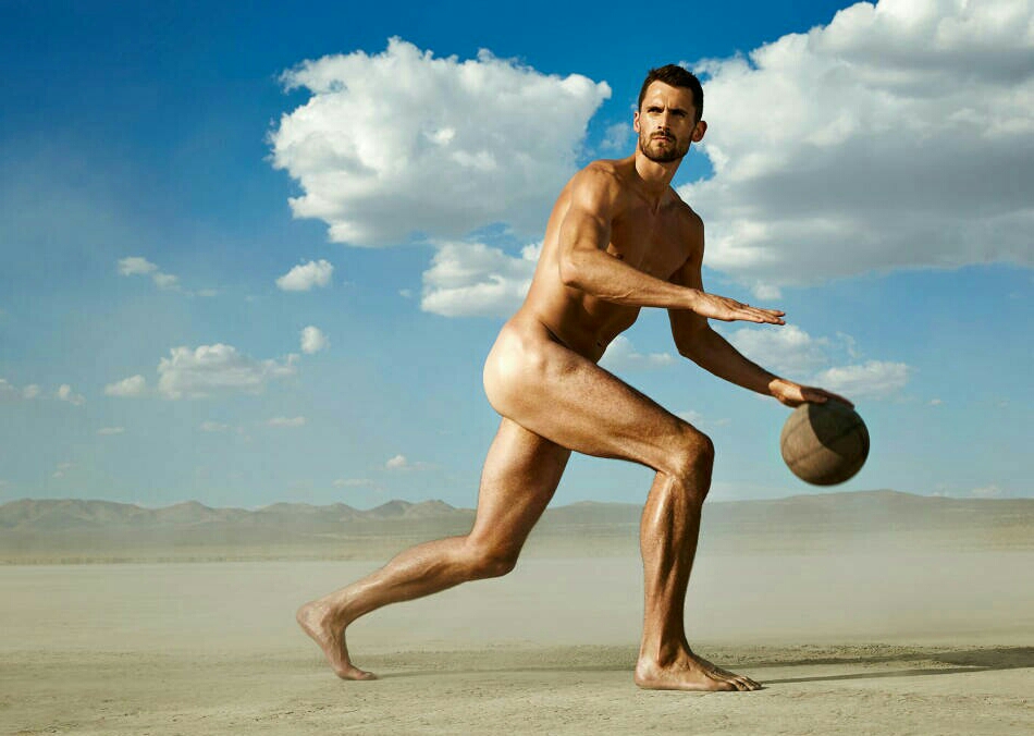 欧冠战报：里奥斯传射巴雷罗破门，本菲卡2-0完胜那不勒斯（欧冠：里奥斯一传一射，巴雷罗建功，本菲卡2-0击败那不勒斯）