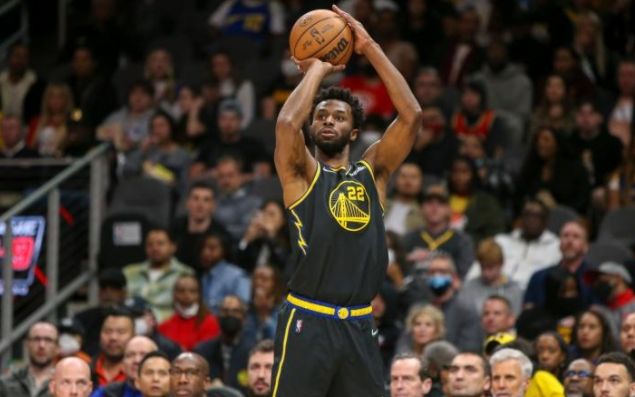 马刺客场115-102击败开拓者，福克斯37分带队取胜，展现全面实力。（马刺115-102客场击退开拓者，福克斯轰37分领军取胜，全面实力尽显）