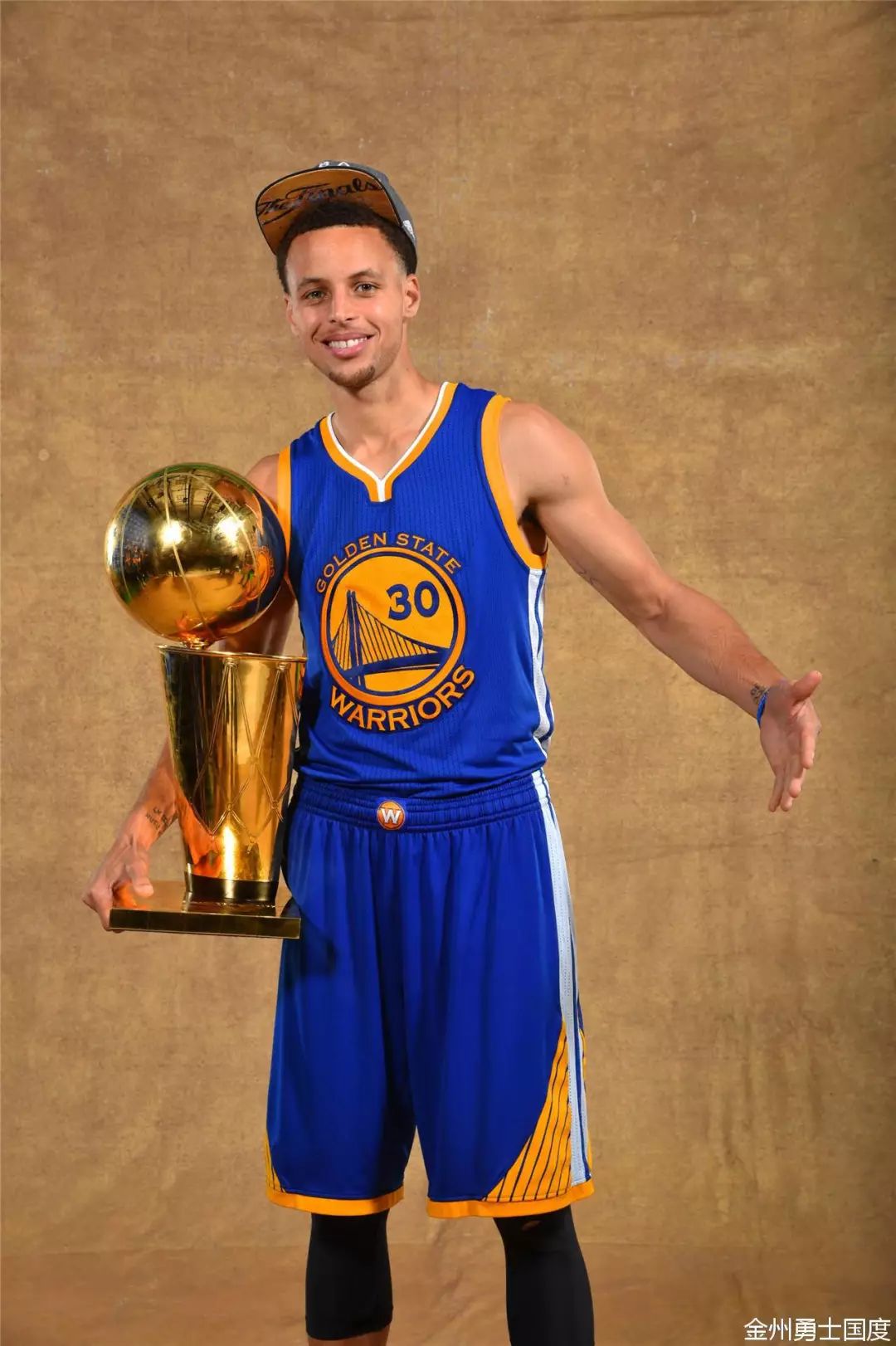 卡尔：我从凯恩、基米希等队友身上学到很多东西（卡尔：凯恩、基米希等队友让我受益匪浅）